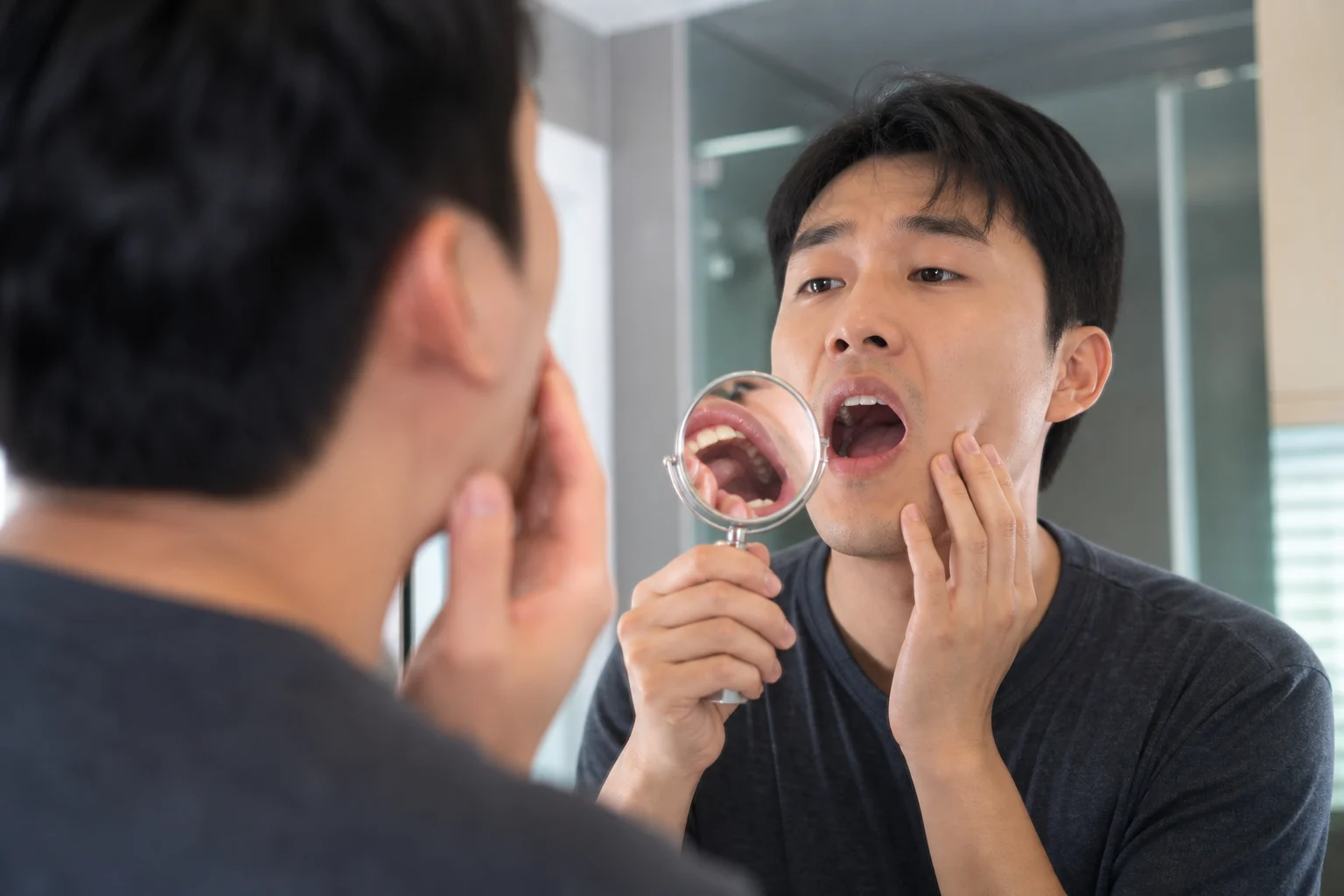 어금니 충치 초기 증상 대표 이미지